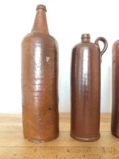 Lot de 5 anciennes bouteilles en grès émaillé