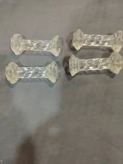 Lot de 4 anciens porte couteaux en verre moulé