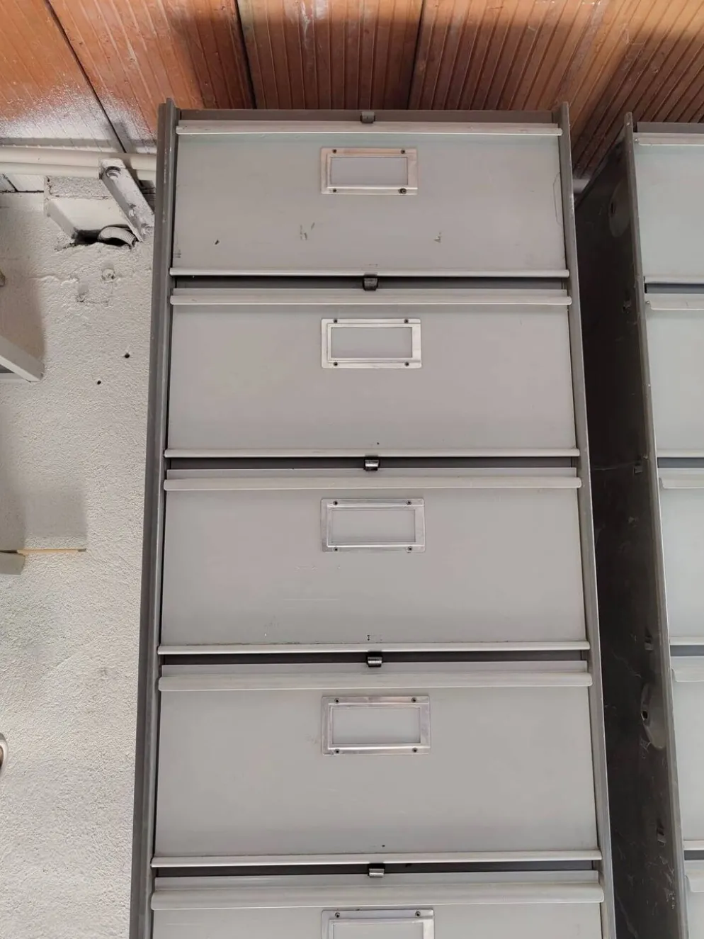 Lot de 2 armoires/étagères en fer industriel (vintage)