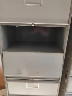Lot de 2 armoires/étagères en fer industriel (vintage)
