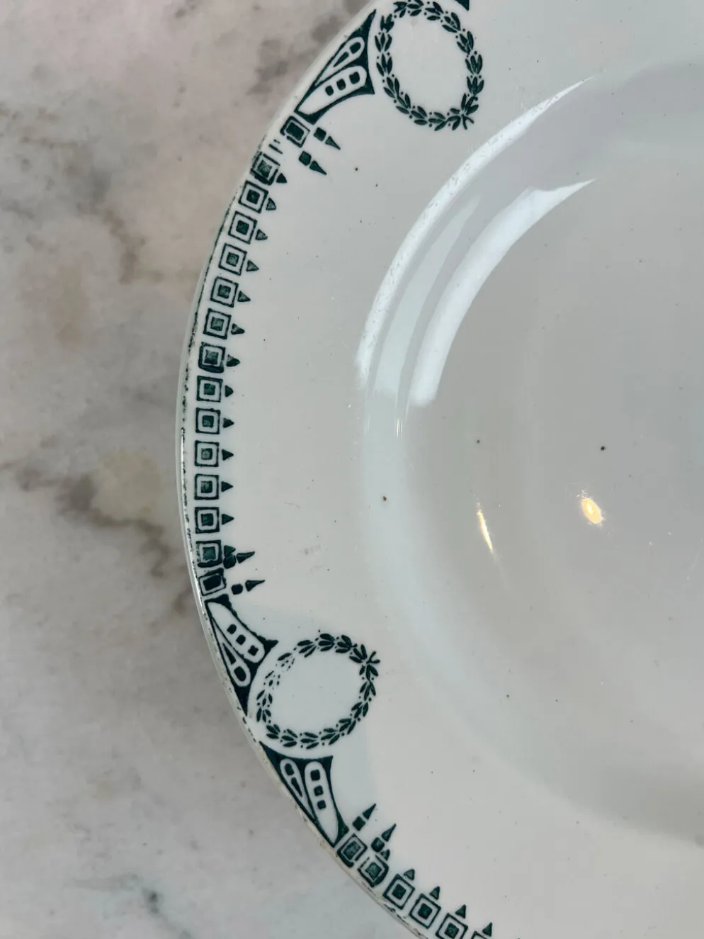 Lot de 7 assiette creuses en faïence,décor frise verte