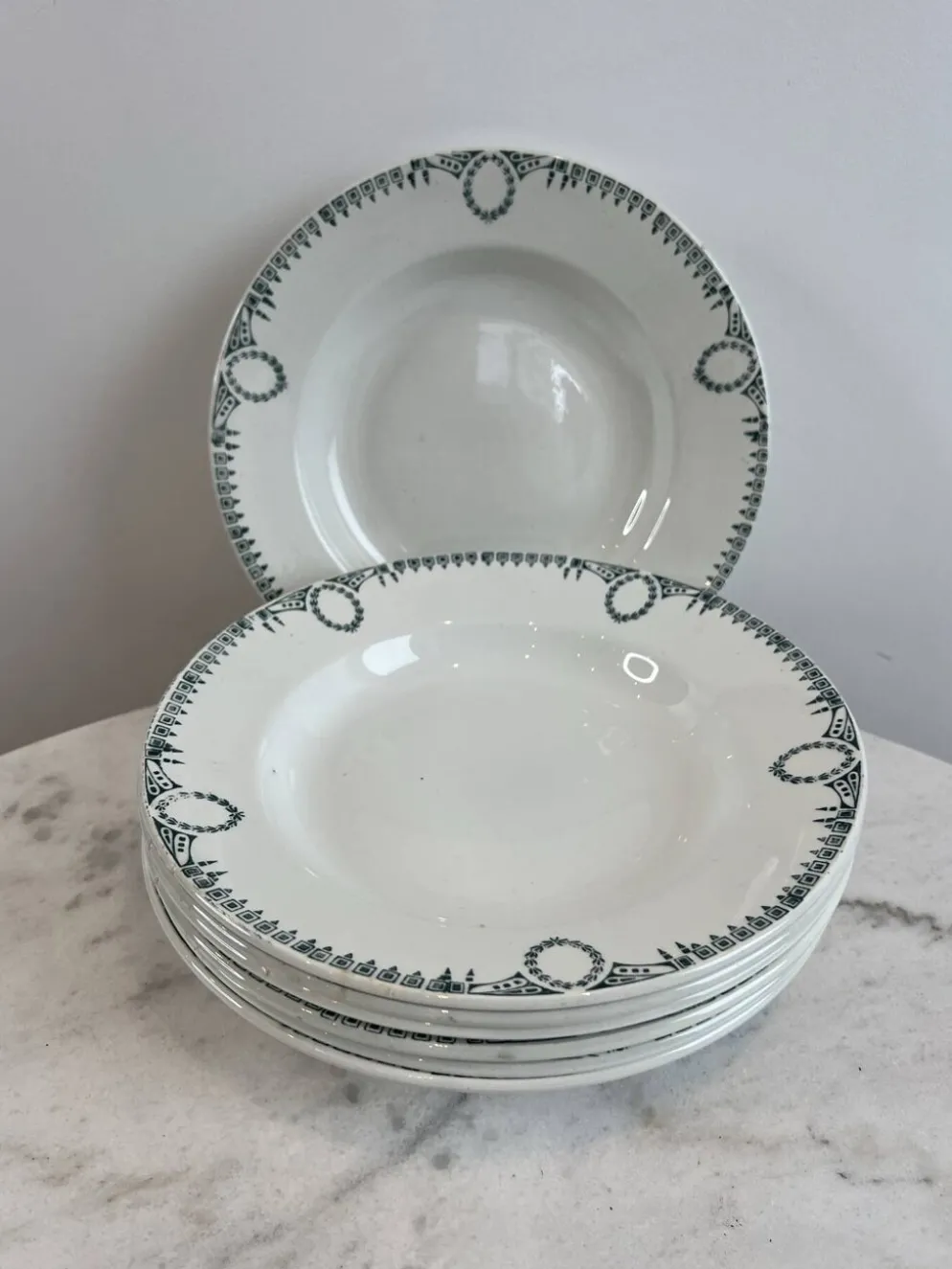 Lot de 7 assiette creuses en faïence,décor frise verte