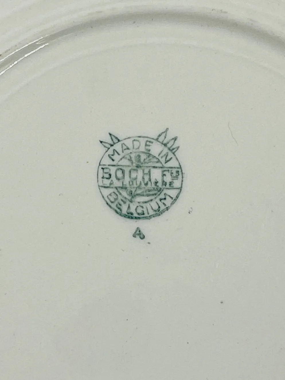 Lot de 7 assiettes a dessert Boch Frères