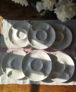 Lot de 6 assiettes à artichauts en faïence blanche de Gien