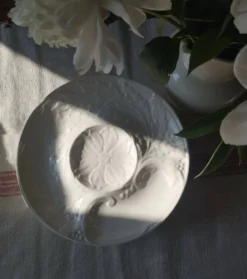 Lot de 6 assiettes à artichauts en faïence blanche de Gien