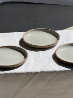 Lot de 6 assiettes artisanales en grès émaillé beige et brun D20 H3