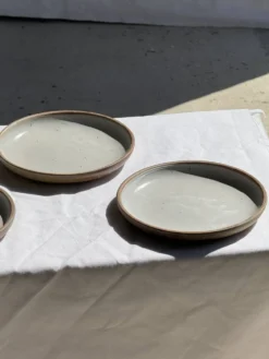 Lot de 6 assiettes artisanales en grès émaillé beige et brun D20 H3