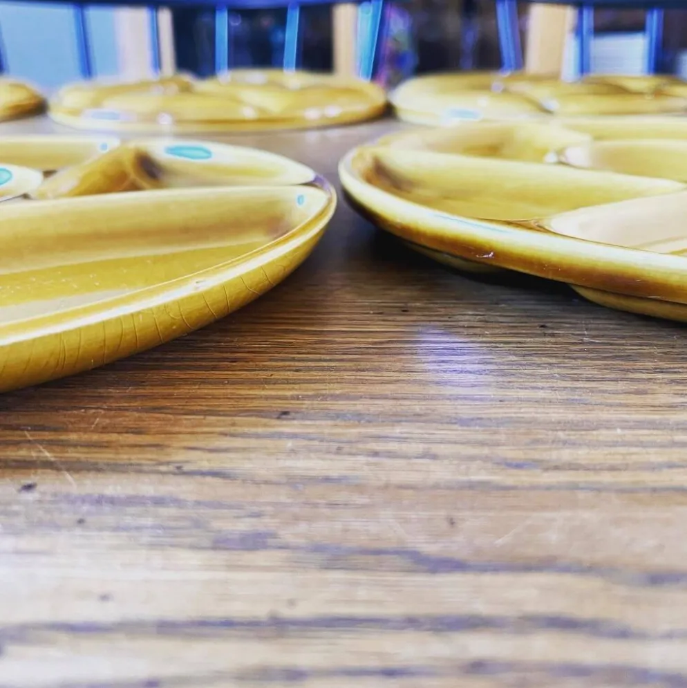 Lot de 9 assiettes à compartiments Gien