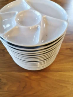 Lot de 17 assiettes compartimentées anciennes Gien
