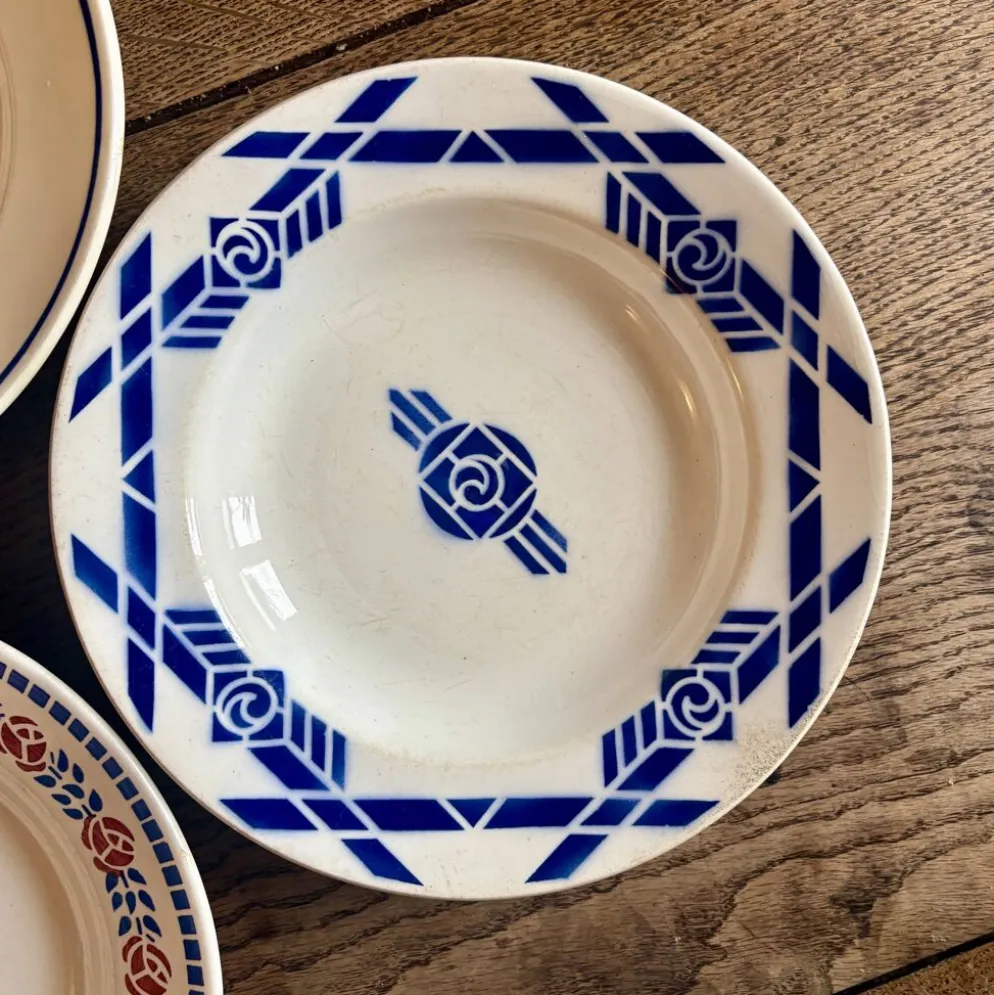 lot de 8 assiettes creuses anciennes dépareillées (L5)