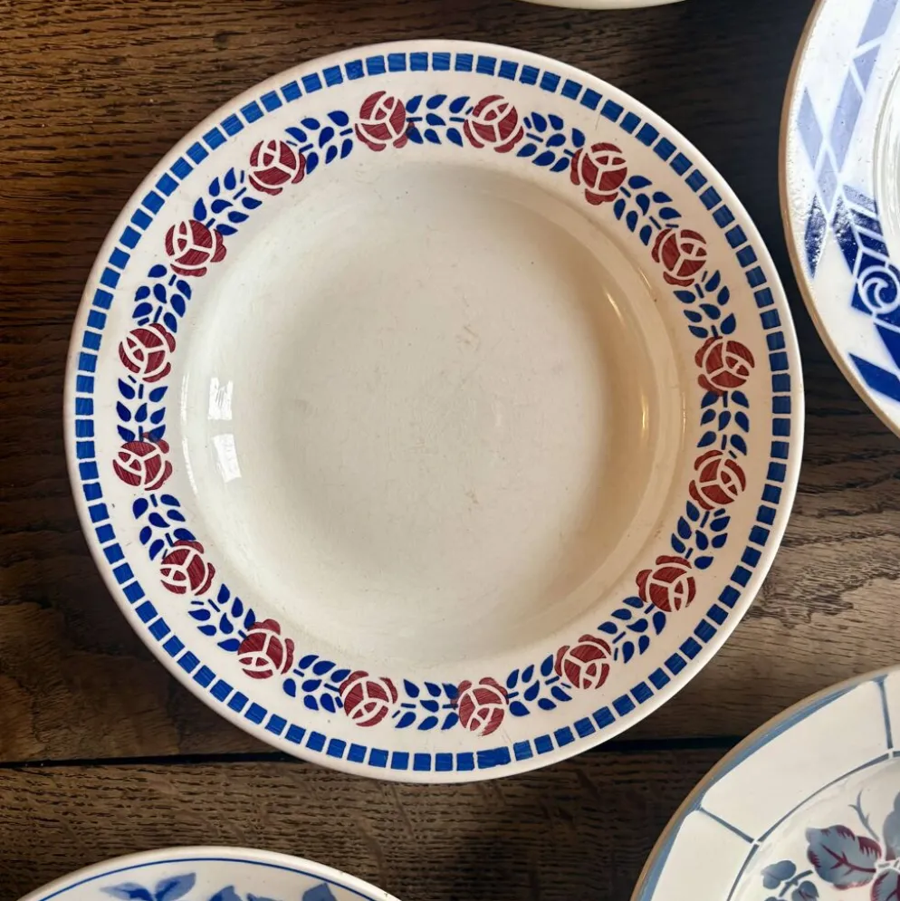 lot de 8 assiettes creuses anciennes dépareillées (L5)
