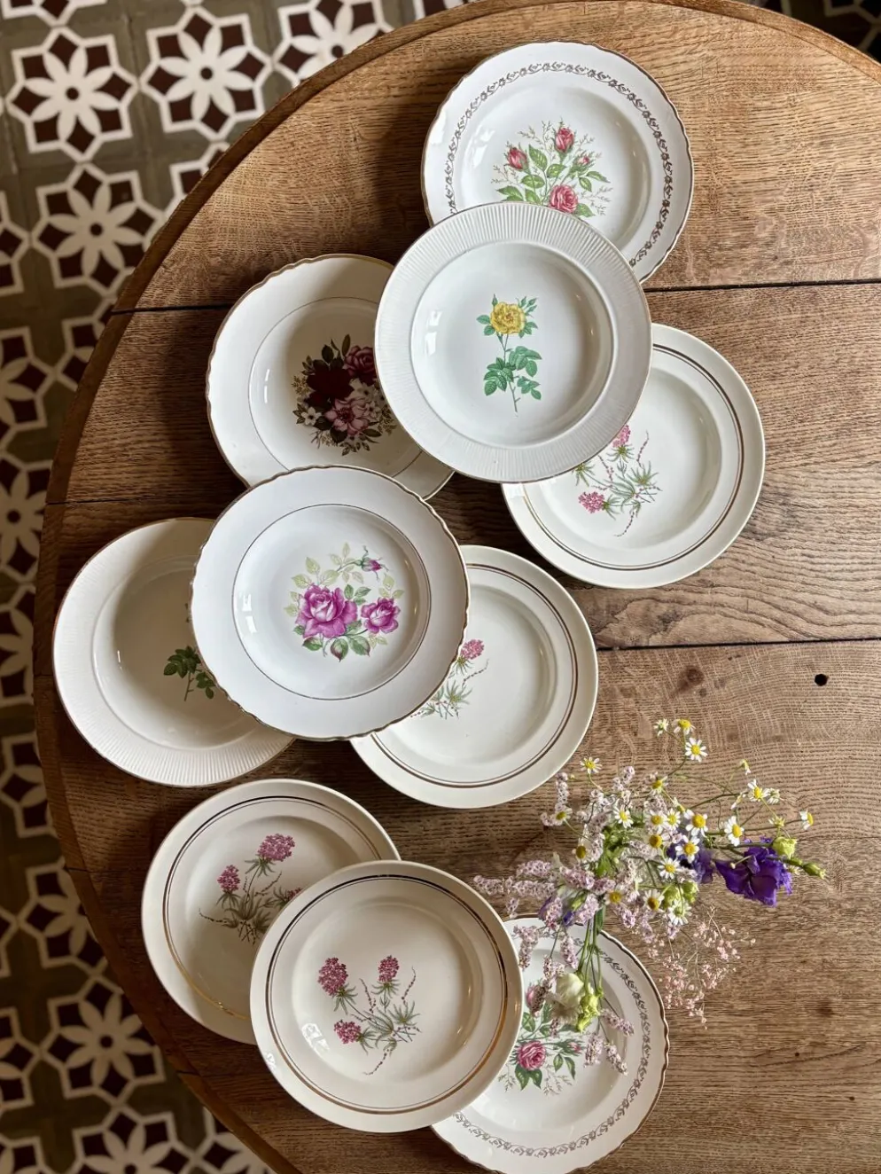 Lot de 10 assiettes creuses anciennes dépareillées