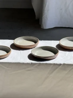 Lot de 6 assiettes creuses artisanales en céramique émaillée beige D19,5 H4