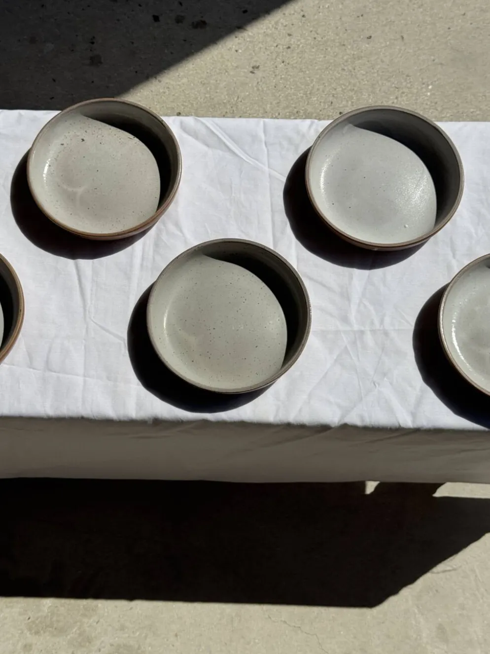 Lot de 6 assiettes creuses artisanales en céramique émaillée beige D19,5 H4