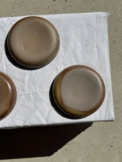 Lot de 6 assiettes creuses artisanales en céramique émaillée beige D19,5 H4