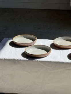 Lot de 6 assiettes creuses artisanales en céramique émaillée beige D19,5 H4