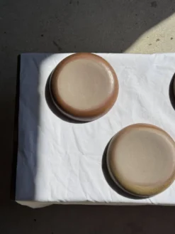 Lot de 6 assiettes creuses artisanales en céramique émaillée beige D19,5 H4