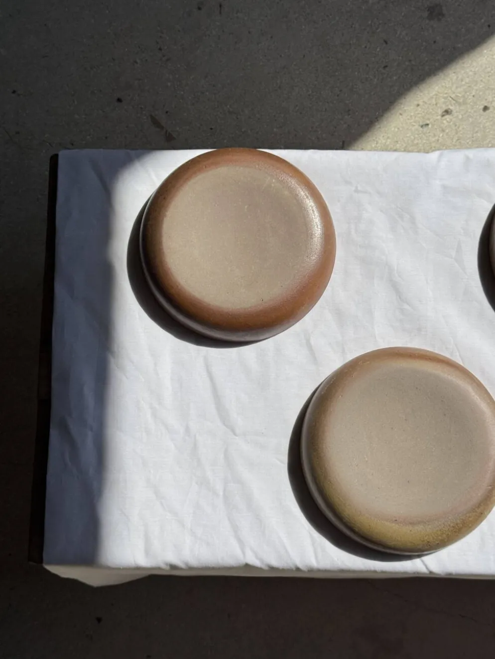 Lot de 6 assiettes creuses artisanales en céramique émaillée beige D19,5 H4