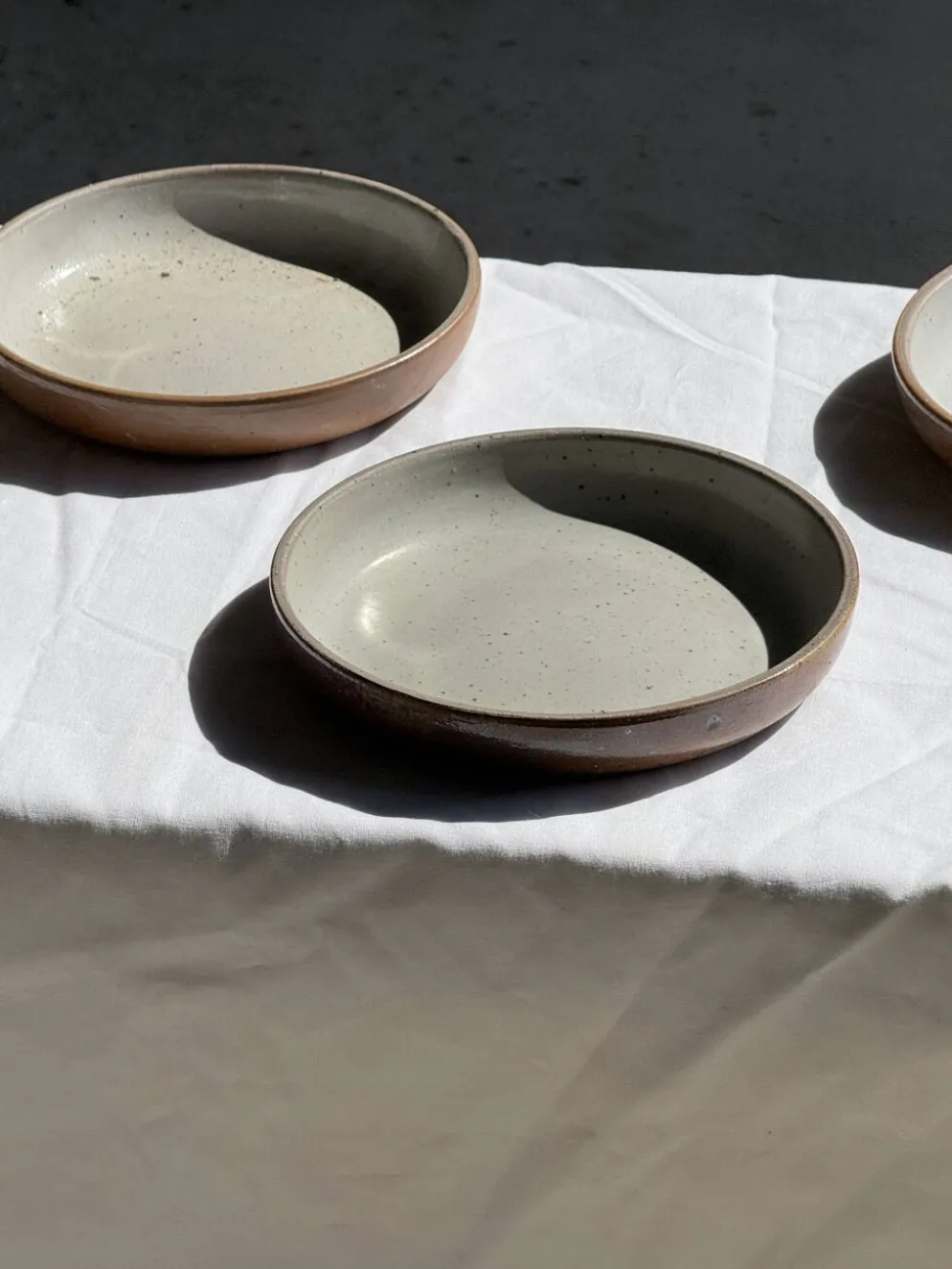 Lot de 6 assiettes creuses artisanales en céramique émaillée beige D19,5 H4