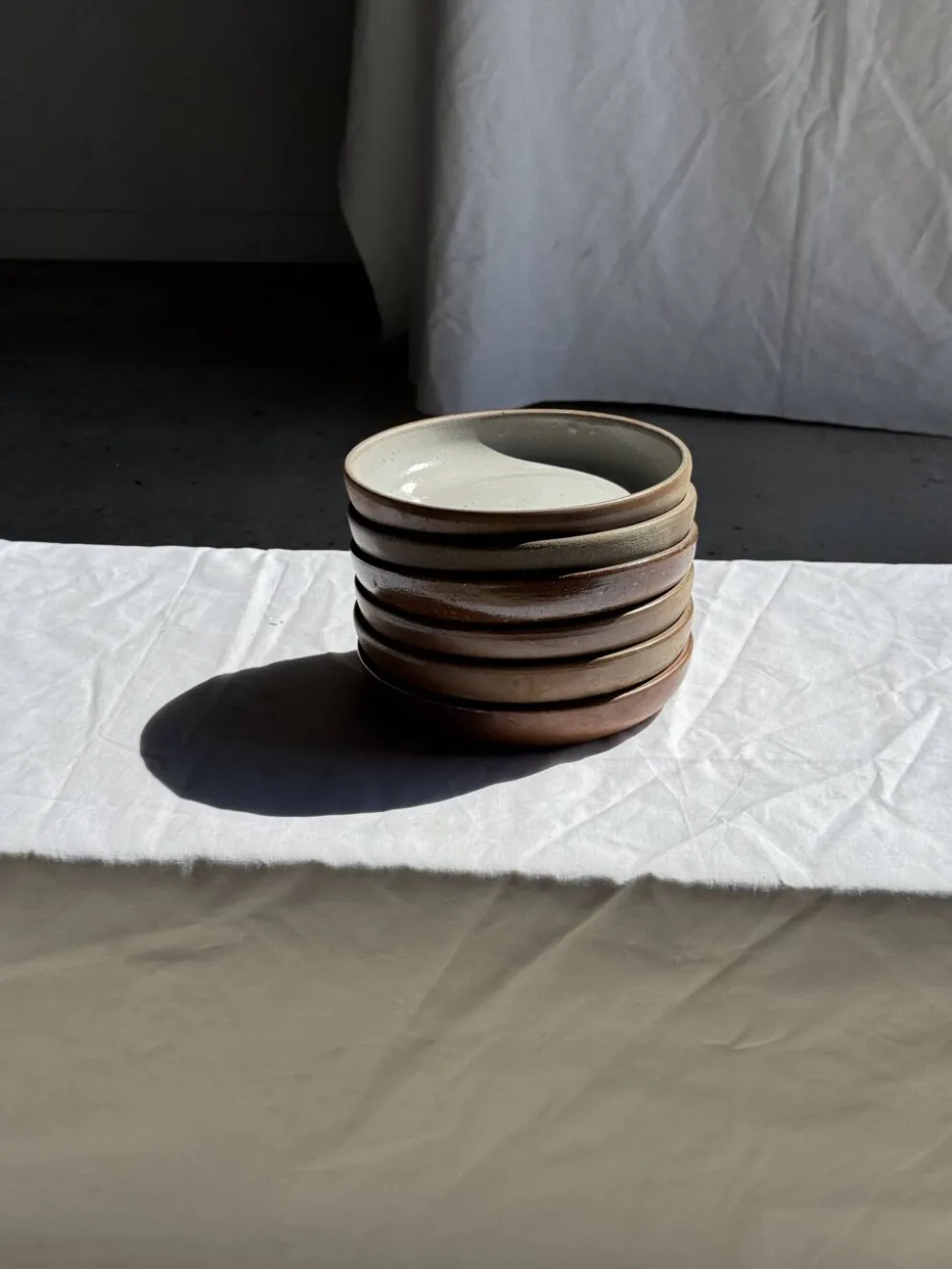 Lot de 6 assiettes creuses artisanales en céramique émaillée beige D19,5 H4