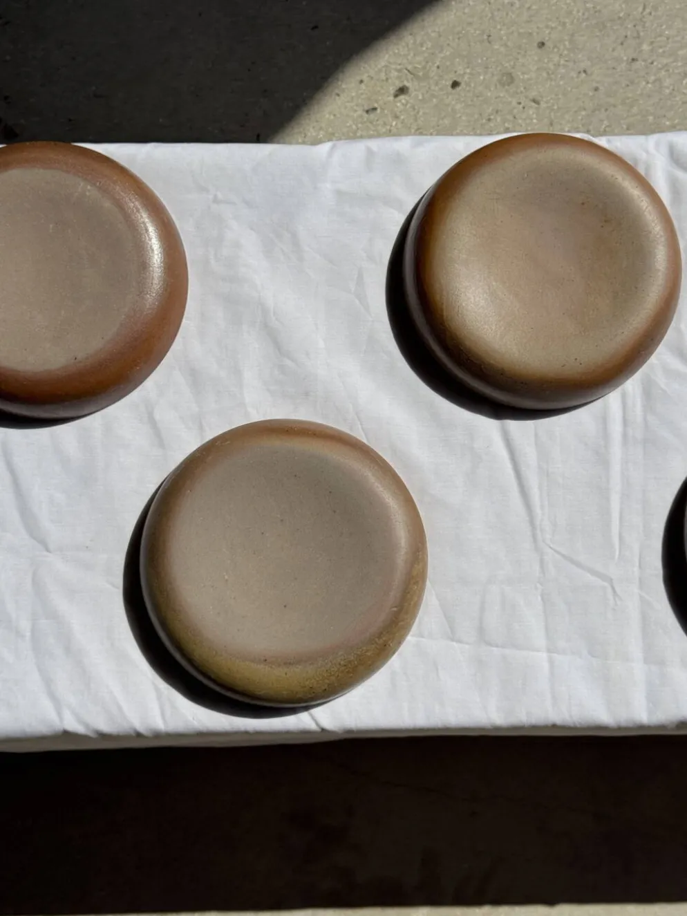 Lot de 6 assiettes creuses artisanales en céramique émaillée beige D19,5 H4