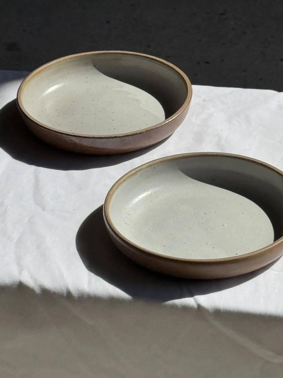 Lot de 6 assiettes creuses artisanales en céramique émaillée beige D19,5 H4