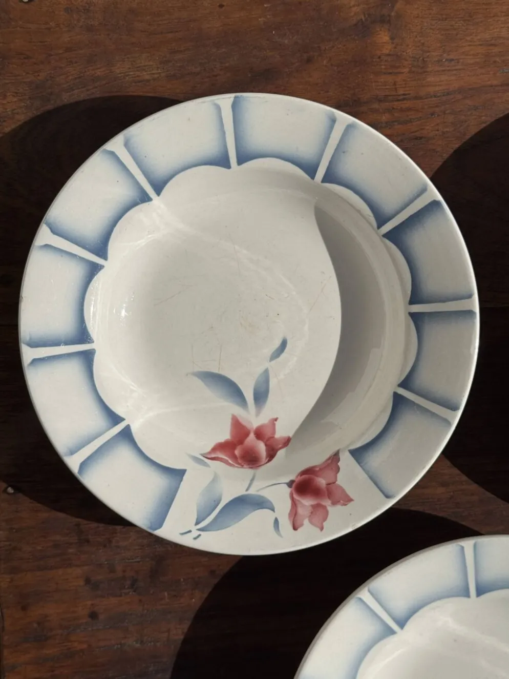 Lot de 3 assiettes creuses Digoin Sarreguemines bleues et fleurs roses D23