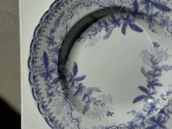 Lot de 5 assiettes creuses en faïence à décor floral couleur lavande H4 D23