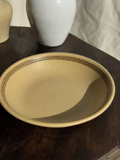 Lot de 2 assiettes creuses en grès liseré brun et marron D21,5