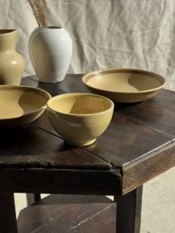 Lot de 2 assiettes creuses en grès liseré brun et marron D21,5