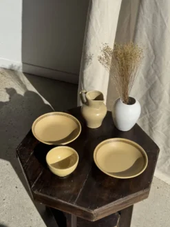 Lot de 2 assiettes creuses en grès liseré brun et marron D21,5