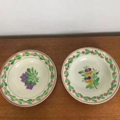 Lot de 2 assiettes creuses Sarreguemines opaque, 1875-1900
