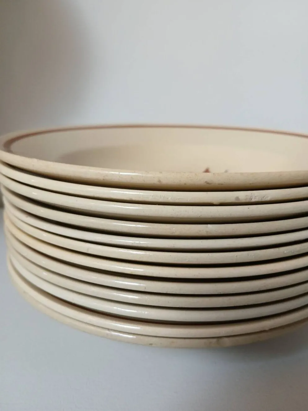 Lot de 12 assiettes creuses vintage motif bordeaux caramel