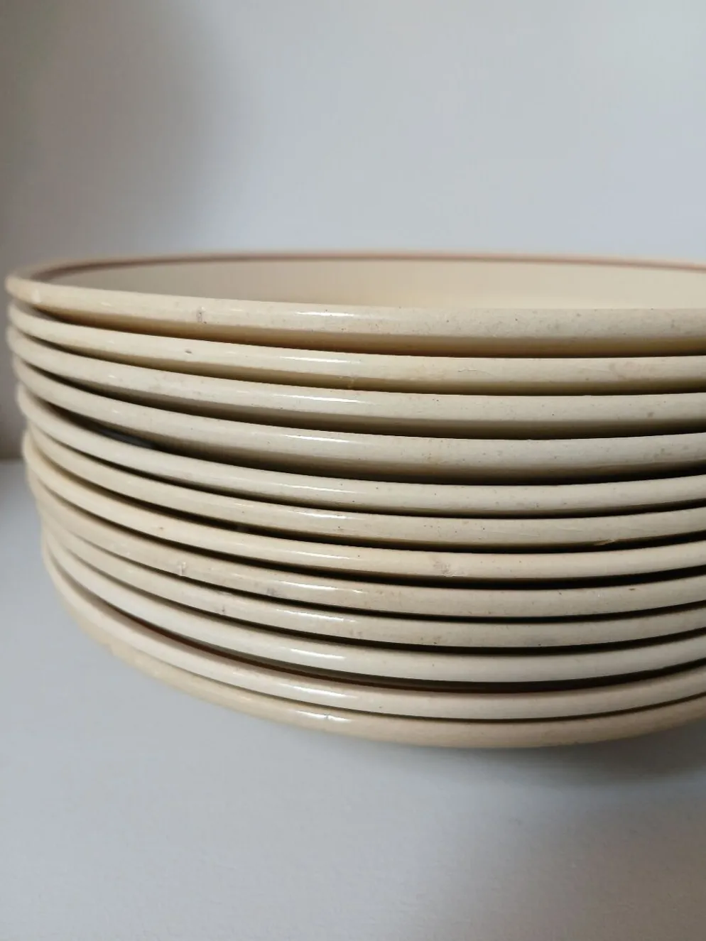 Lot de 12 assiettes creuses vintage motif bordeaux caramel