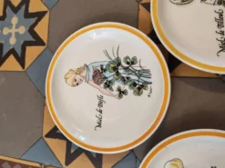 Lot de 5 assiettes décoratives Gien par Hughette Sainson