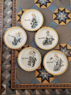 Lot de 5 assiettes décoratives Gien par Hughette Sainson