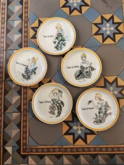 Lot de 5 assiettes décoratives Gien par Hughette Sainson