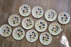 Lot de 12 assiettes à dessert en céramique de Poët Laval (Années 50)