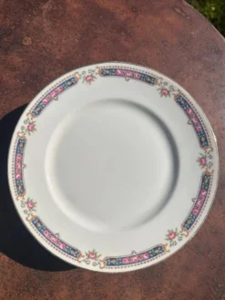 Lot de 6 assiettes à dessert en porcelaine de Limoges, Bernardaud & Co, déc
