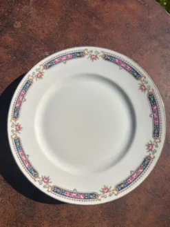 Lot de 6 assiettes à dessert en porcelaine de Limoges, Bernardaud & Co, déc