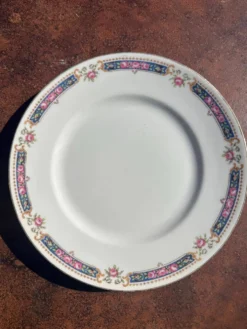 Lot de 6 assiettes à dessert en porcelaine de Limoges, Bernardaud & Co, déc