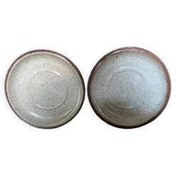 Lot de 2 assiettes à dessert signées Austruy