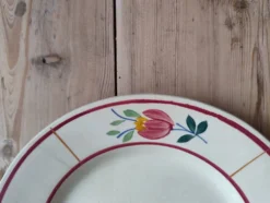 Lot de 7 assiettes à dessert vintage en faïence de Gien, modèle Jacqueline