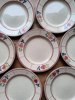 Lot de 7 assiettes à dessert vintage en faïence de Gien, modèle Jacqueline