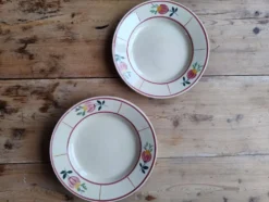 Lot de 7 assiettes à dessert vintage en faïence de Gien, modèle Jacqueline