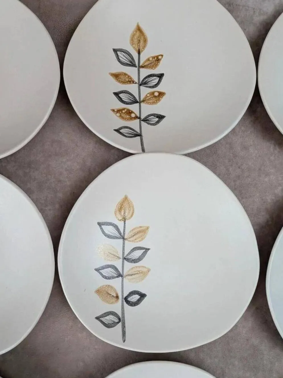 Lot de 11 assiettes à dessert vintage Niderviller – années 70 – style Capron Vallauris
