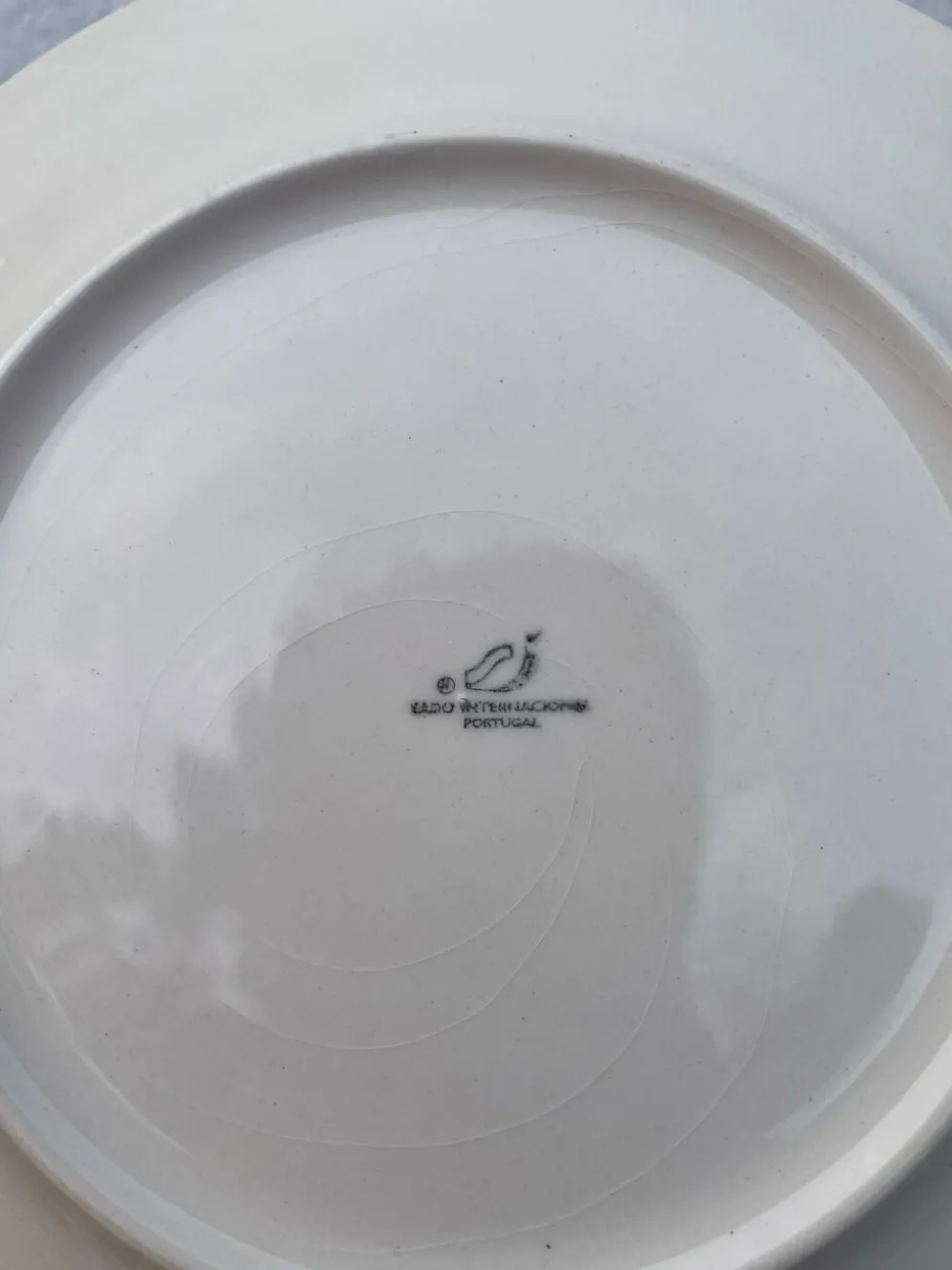 Lot de 10 assiettes en céramique à décor de feuillage vert