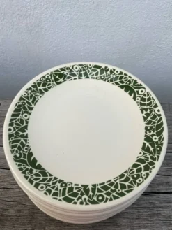 Lot de 10 assiettes en céramique à décor de feuillage vert