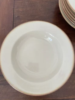 Lot de 7 assiettes en grès beige Tulowice Poland