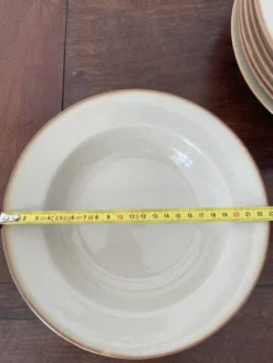 Lot de 7 assiettes en grès beige Tulowice Poland